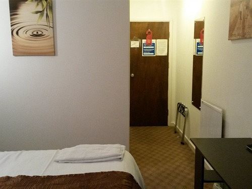 Red Lion Hotel Tredegar ภายนอก รูปภาพ