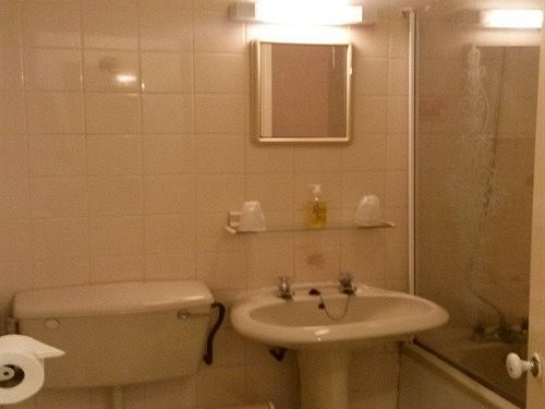 Red Lion Hotel Tredegar ภายนอก รูปภาพ