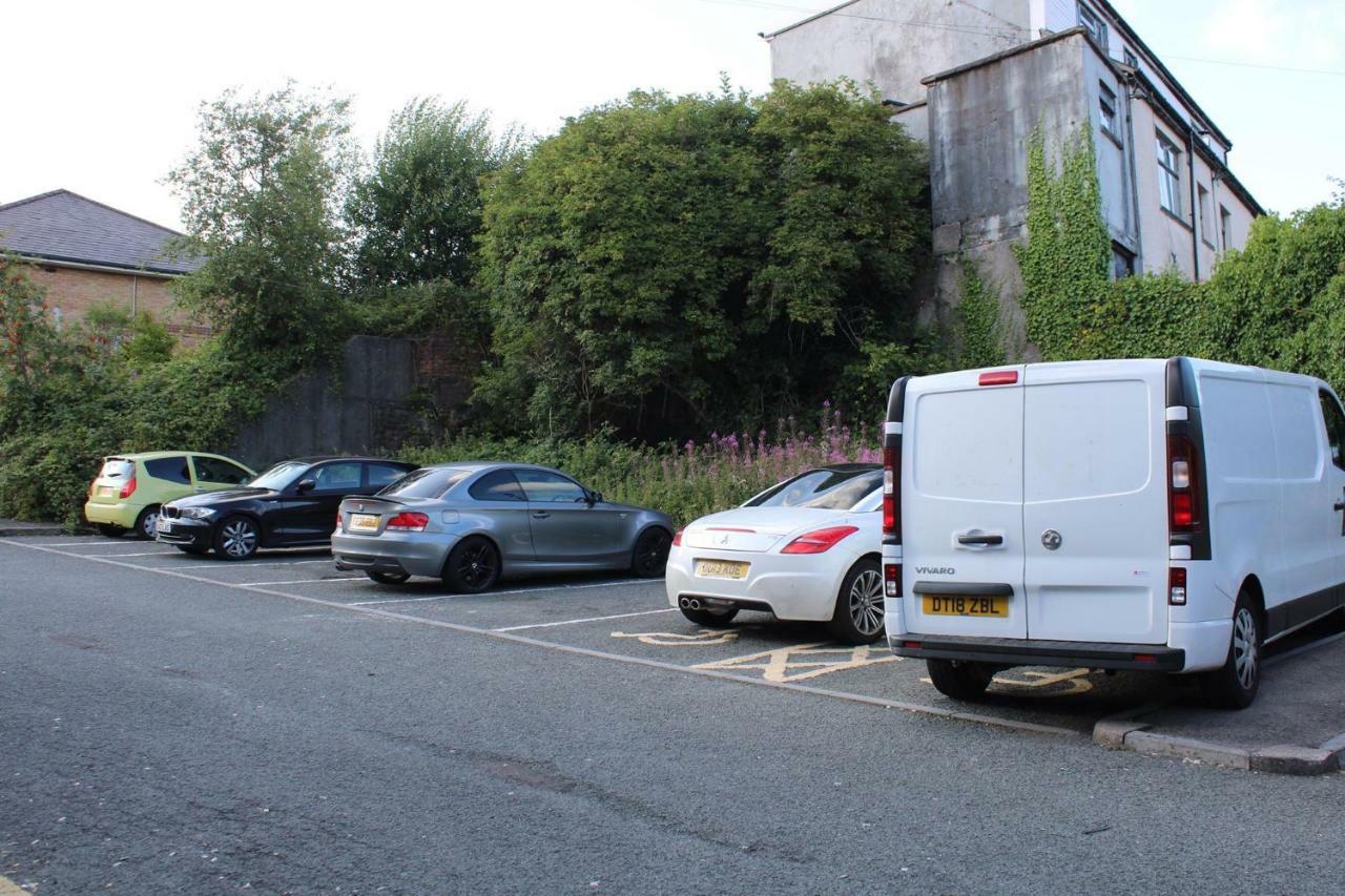 Red Lion Hotel Tredegar ภายนอก รูปภาพ