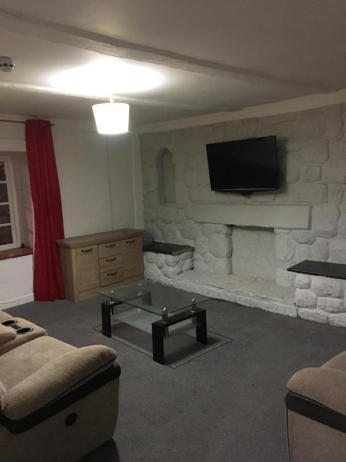 Red Lion Hotel Tredegar ภายนอก รูปภาพ